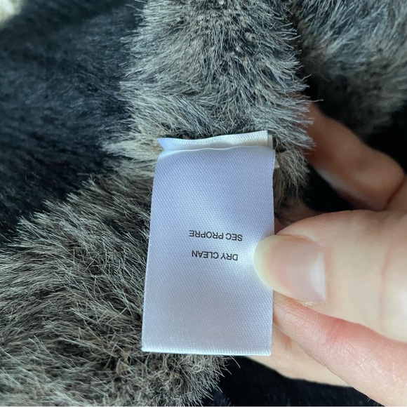 Fuzzy SOFT semi-cropped cardigan sweater - Picture 9 of 11